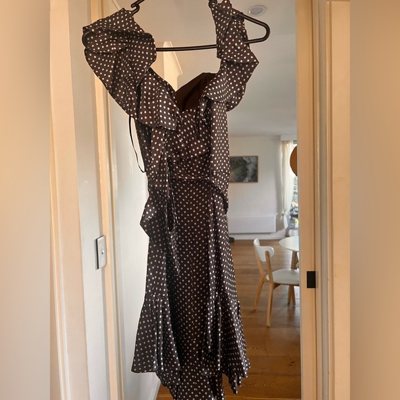 ZIMMERMANN POLKA DOT V NECK DRESS SIZE 0
Never worn - brand new with tag - Picture 4 of 4